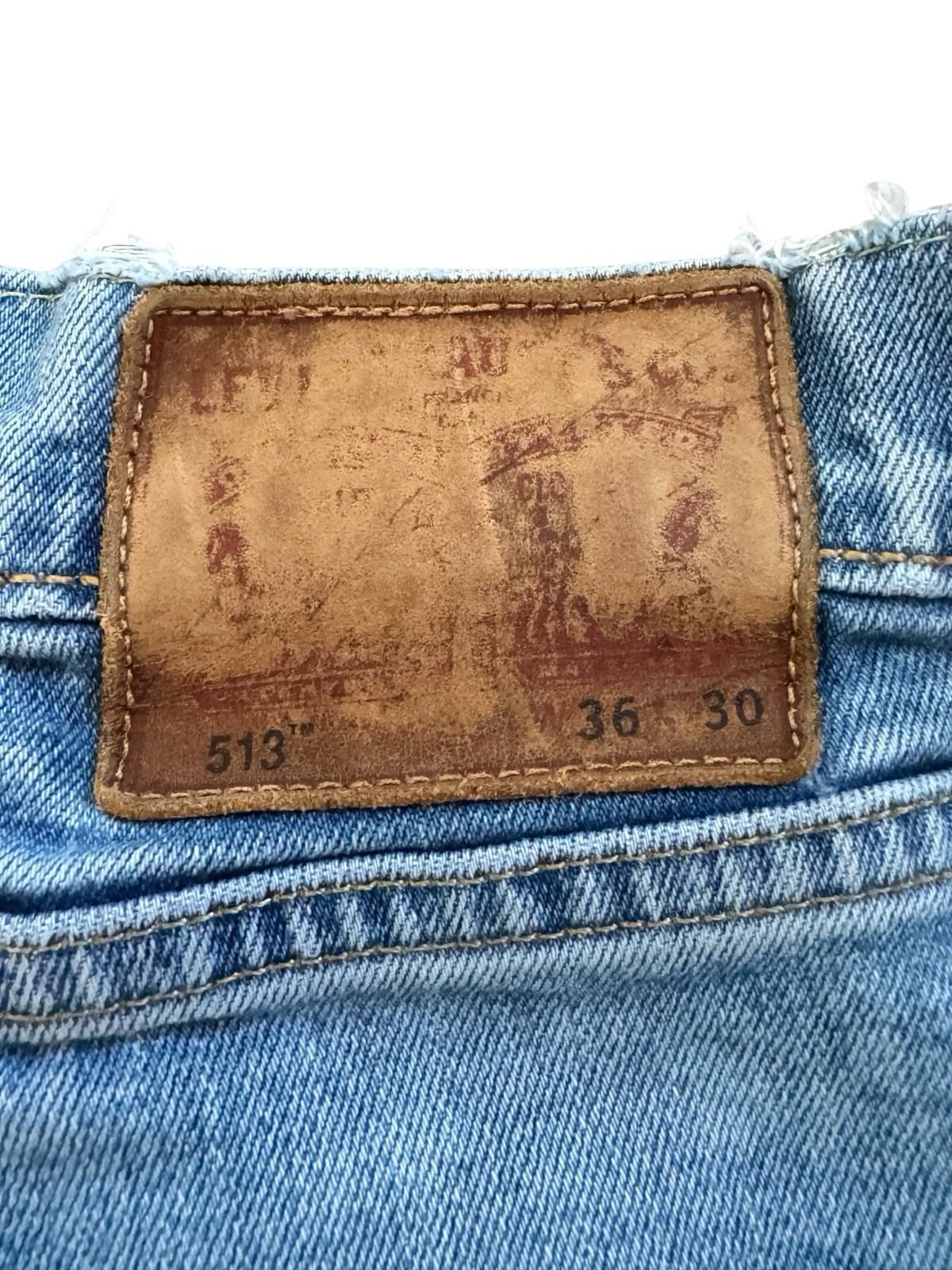Levis 513 Blue Jeans Size 36 x 30 Denim With Tear
