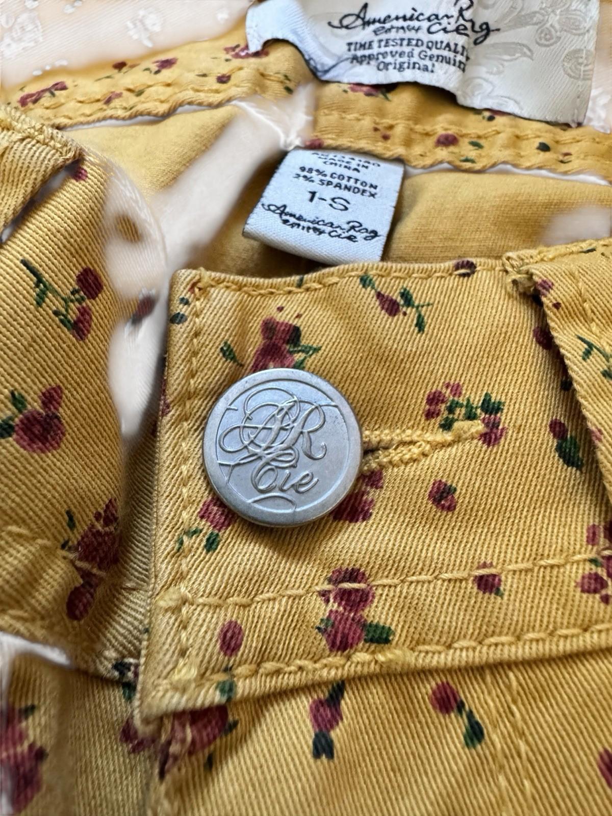 Vintage Y2K Women's American Rag Cie Mustard Yellow Jeans With Roses Excellent