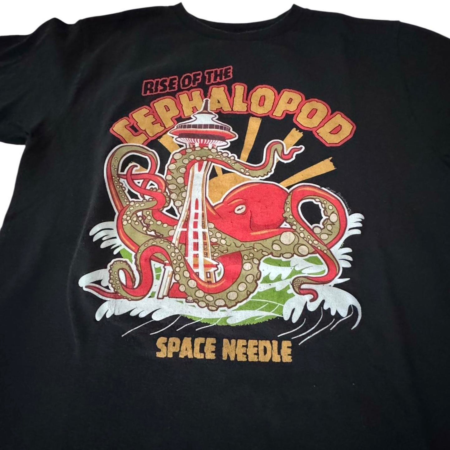 Delta Pro Weight Cephalopod Seattle Space Needle Men's Black T-shirt Size Small