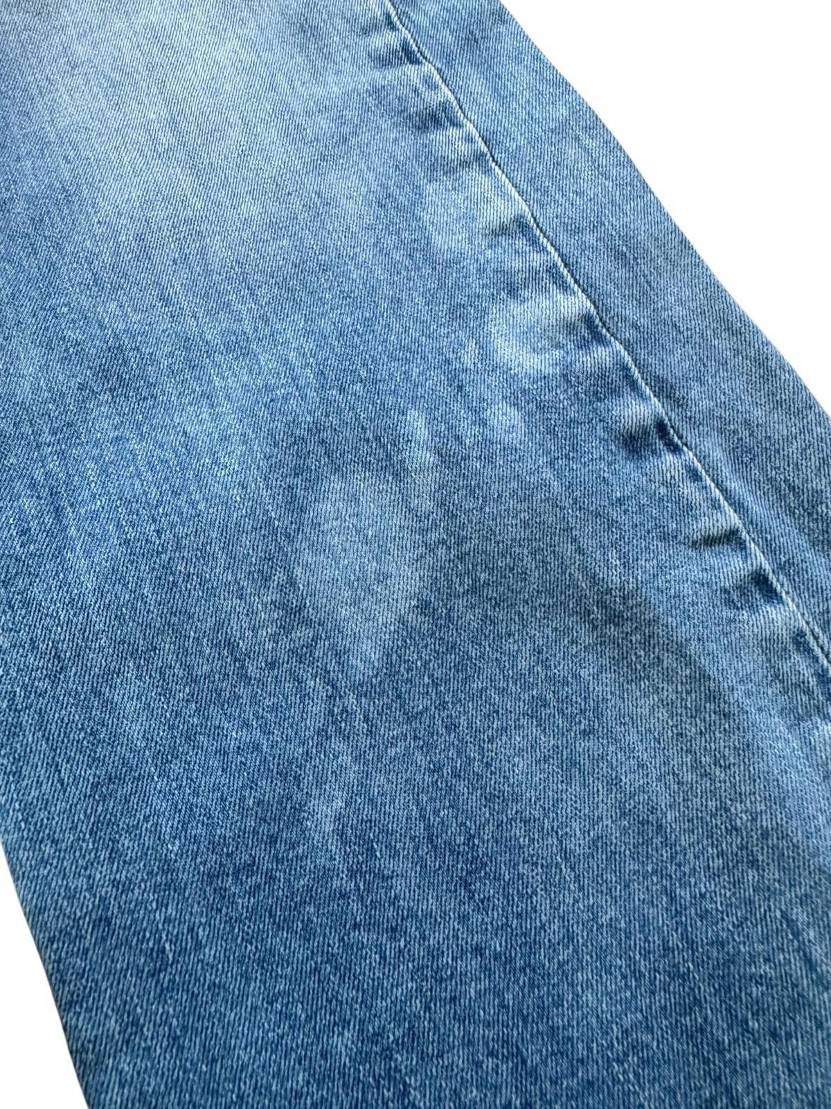 Levis 513 Blue Jeans Size 36 x 30 Denim With Tear