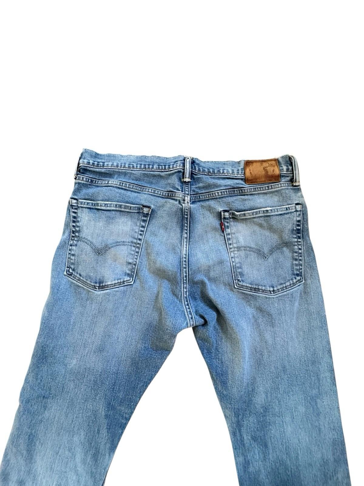 Levis 513 Blue Jeans Size 36 x 30 Denim With Tear