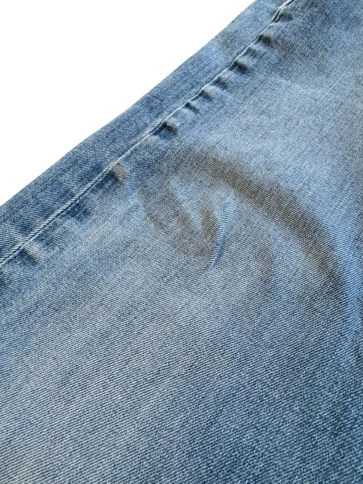 Levis 513 Blue Jeans Size 36 x 30 Denim With Tear