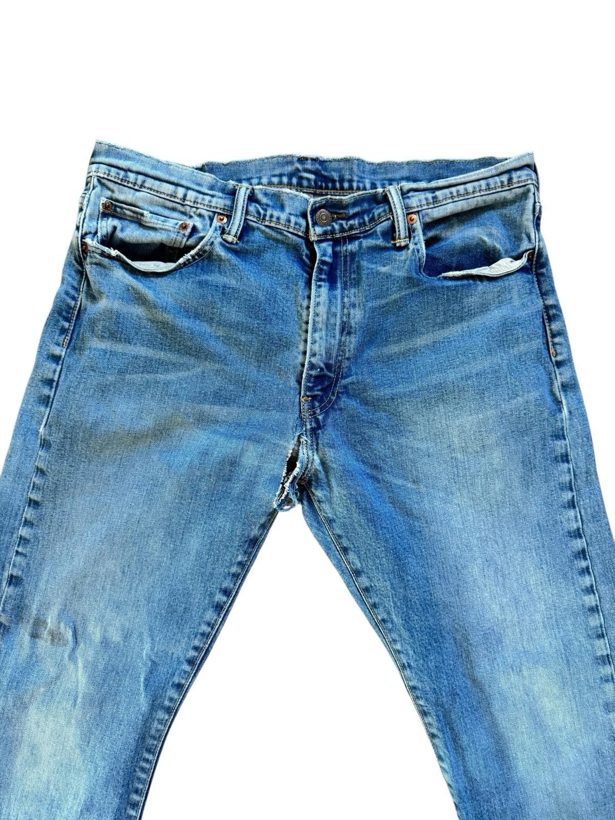 Levis 513 Blue Jeans Size 36 x 30 Denim With Tear