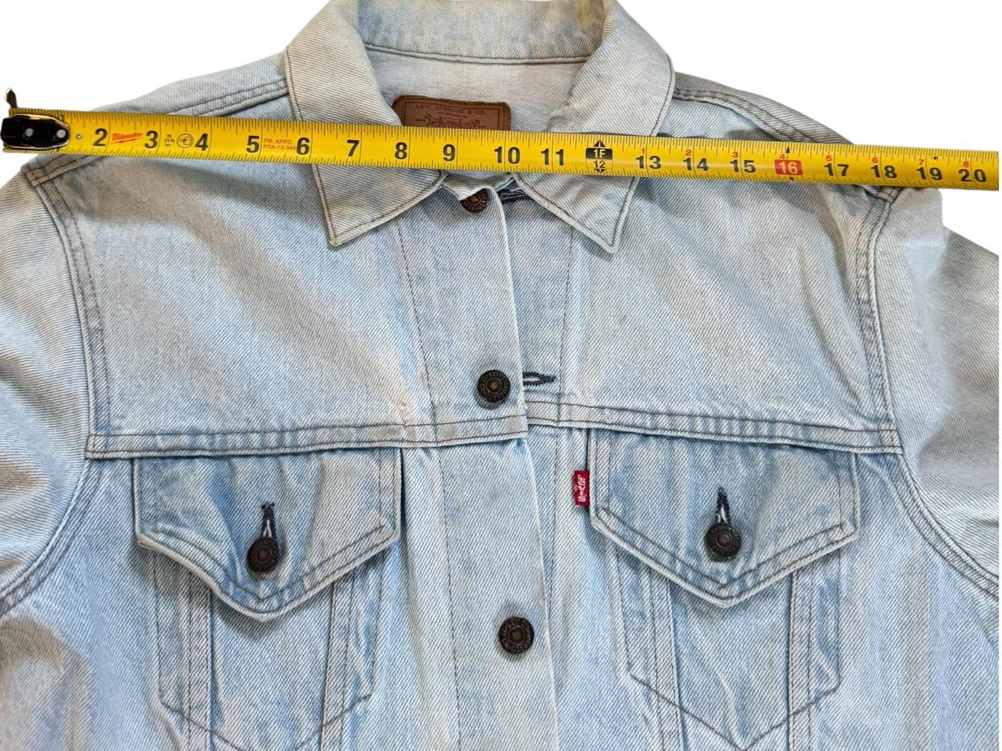 Vintage 1970s Levi's Faded Denim Jacket 70506-0211 Size Large MADE IN USA