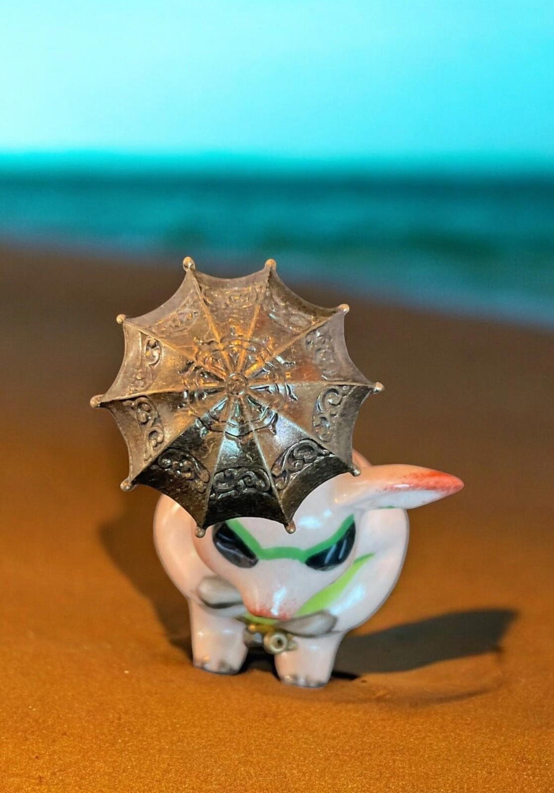 Limoges France Peint Mein Signed Piggy Pig On Beach Under Umbrella Trinket Box